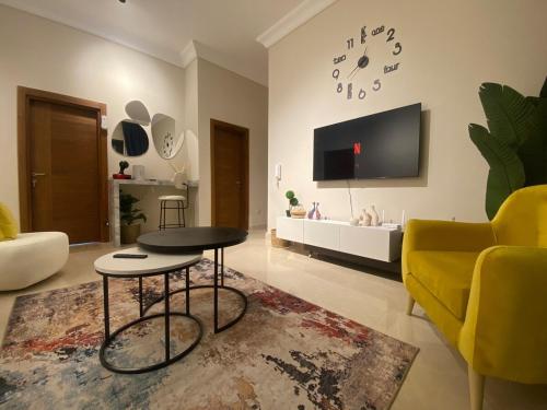 Peaceful Patio 2BR at AUC & Westin Hotel