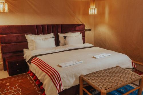 Cama o camas de una habitación en Tassili Luxury Desert Camp