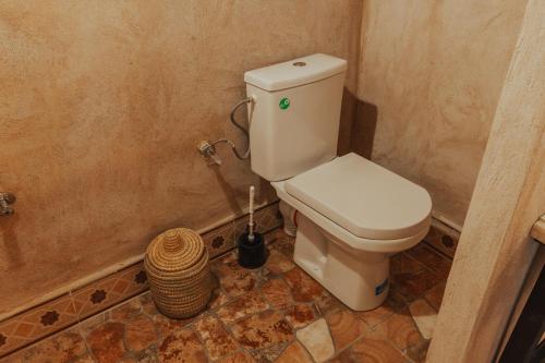 Un baño de Tassili Luxury Desert Camp