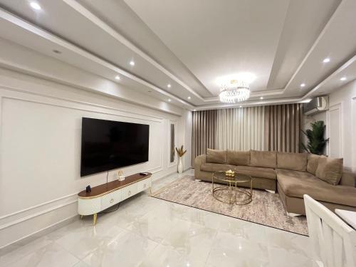 Central And Luxe 3 Bed In A Gated Compound With Gym