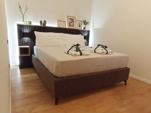 a bedroom with a bed with two towels on it at Le Petit Nottolini in Lucca