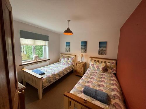 Voodi või voodid majutusasutuse Mellow Cottage just a short walk to the beach toas