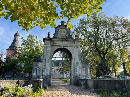 an archway in front of a building at La Ferme du Château - Studio 2 in Fontaine-lʼÉvêque