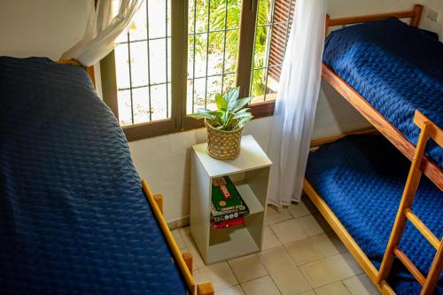 En eller flere senge i et værelse på Hostel Teyuí