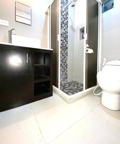 a bathroom with a shower and a toilet and a sink at Departamento Getsemani in Hermosillo