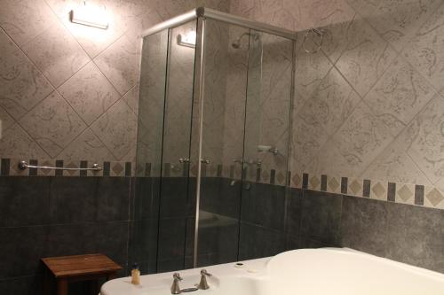 Bilik mandi di Hotel Arenas