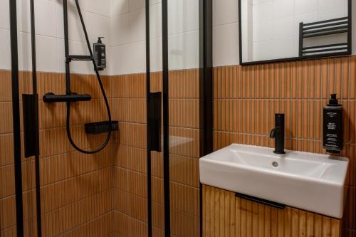a bathroom with a sink and a shower at Panocek i Babka in Białka Tatrzanska