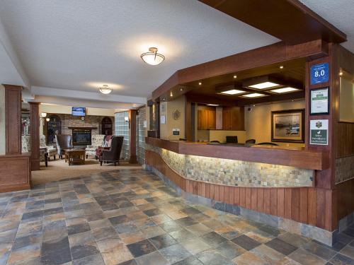 a lobby of a hotel with a waiting area at Irwin's Mountain Inn in Banff