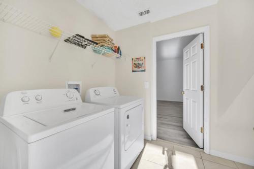 Emerald Island Resort 6 bedroom 4 bathroom luxury photo 64