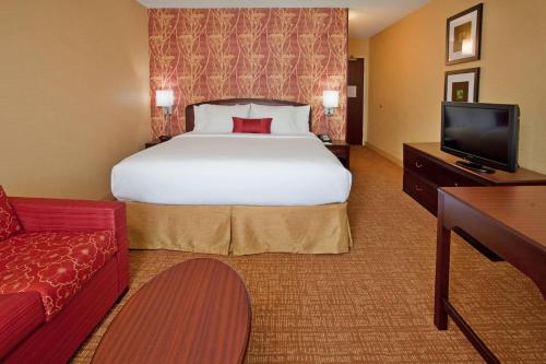Letto o letti in una camera di Courtyard Salt Lake City Airport