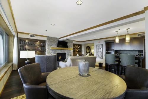 Ein Sitzbereich in der Unterkunft The Landing Resort and Spa