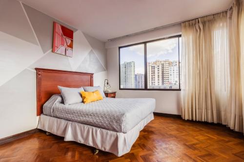 Postel nebo postele na pokoji v ubytování Elegance Hotel