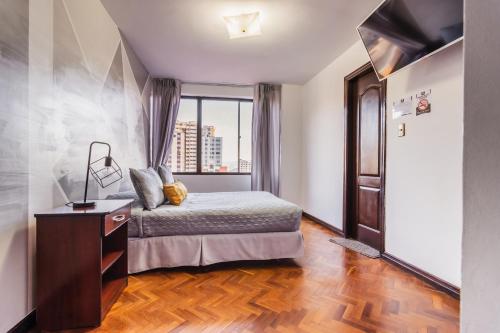 Postel nebo postele na pokoji v ubytování Elegance Hotel