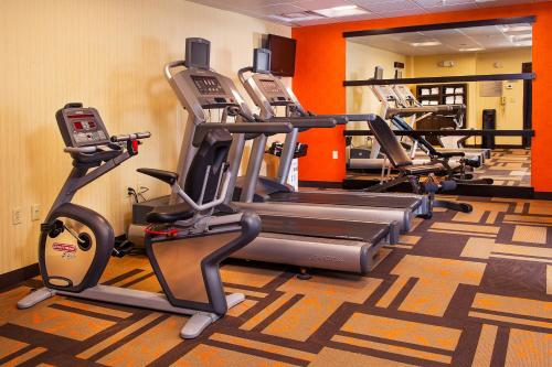 a row of tread machines in a gym at Courtyard by Marriott Richmond Northwest in Henrico