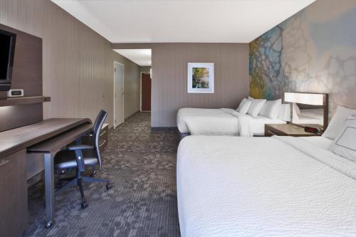 Postel nebo postele na pokoji v ubytování Courtyard by Marriott Somerset