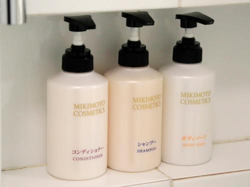 a group of three shampoo bottles sitting on a shelf at Villa The Club 御殿場ウエスト in Gotemba