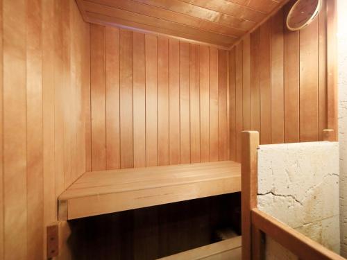 a sauna with a wooden paneled wall with a wooden bench at Villa The Club 御殿場ウエスト in Gotemba