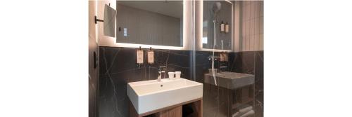 Bilik mandi di Mercure Achères St Germain en Laye
