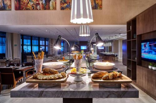 Φαγητό σε αυτό το ξενοδοχείο ή κάπου εκεί κοντά