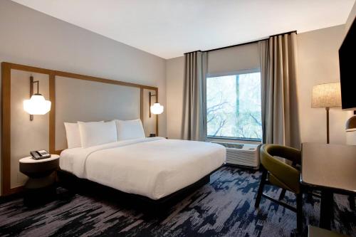Postel nebo postele na pokoji v ubytování Fairfield Inn & Suites by Marriott Chicago Bolingbrook