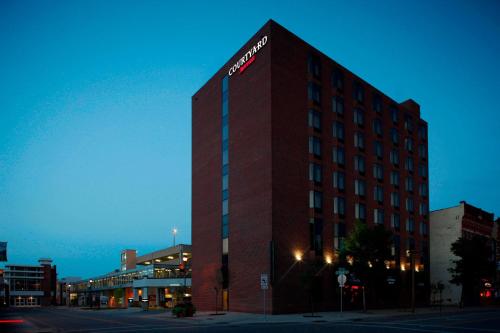 a tall red building with a samsung sign on it at Courtyard by Marriott St. Cloud in Saint Cloud