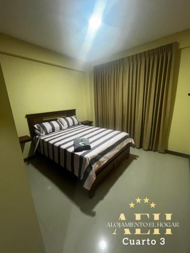 a bedroom with a bed and a window with curtains at El Hogar - Sucursal Circunvalación con garaje in Cochabamba