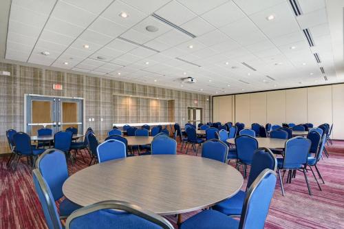 a conference room with tables and chairs in it at Courtyard by Marriott Bentonville Rogers Promenade in Rogers