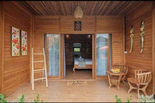 a wooden house with a room with a bed at Villa Felise Sanur in Sanur