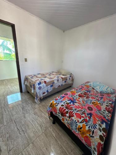 Ένα ή περισσότερα κρεβάτια σε δωμάτιο στο Casa temporada em Arembepe