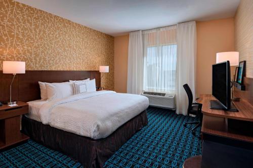 Postel nebo postele na pokoji v ubytování Fairfield Inn & Suites by Marriott Austin Buda