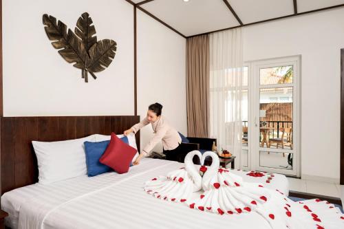 Postel nebo postele na pokoji v ubytování Tam Thanh Beach Resort & Spa
