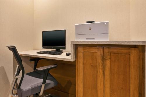 an office with a desk with a computer on it at Fairfield Inn & Suites by Marriott Kalamazoo in Kalamazoo