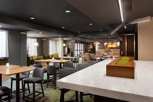 a restaurant with tables and chairs and a lobby at Courtyard by Marriott Tulsa Central in Tulsa