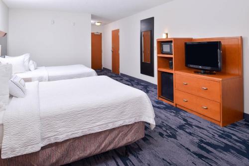 Letto o letti in una camera di Fairfield Inn and Suites by Marriott Birmingham Pelham/I-65