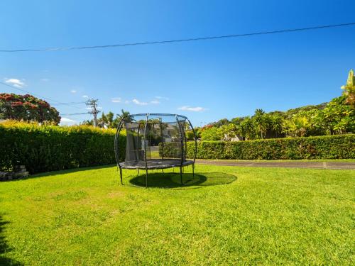 Κήπος έξω από το Unwind at Tindalls Bay - Whangaparaoa Apartment