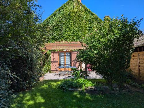 Gîte calme avec jardin privé près forêt & Loire - FR-1-590-533