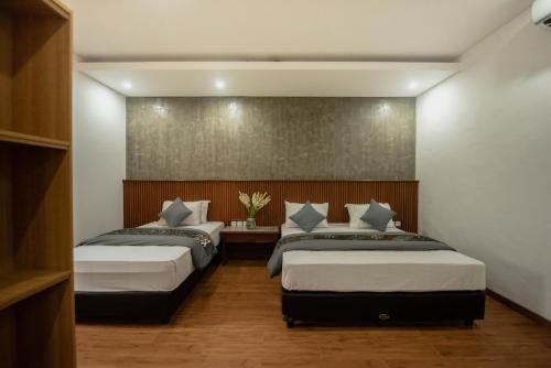 Ένα ή περισσότερα κρεβάτια σε δωμάτιο στο Sandat Hotel Legian