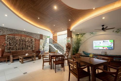 Μια τηλεόραση ή/και κέντρο ψυχαγωγίας στο Sandat Hotel Legian