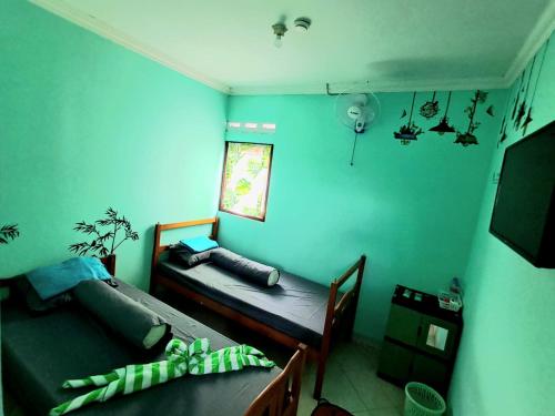 Postel nebo postele na pokoji v ubytování Bronk House 1 Malioboro