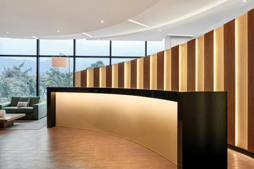 Posezení v ubytování Fairfield by Marriott Bogota Embajada