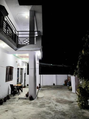Un balcón o terraza en Shiv Ganga Homestay