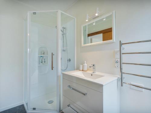 Ένα μπάνιο στο Jack and Enids Whangamata Beach House