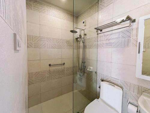 Phòng tắm tại Endless Summer Villa Bauan Batangas