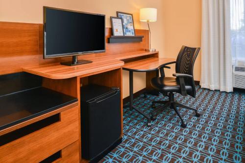 TV a/nebo společenská místnost v ubytování Fairfield Inn & Suites Beaumont
