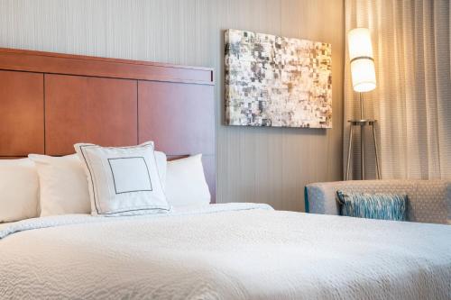 Courtyard by Marriott Silver Spring Downtown Image