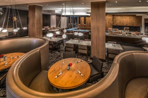 Courtyard by Marriott Bethesda Chevy Chase Image