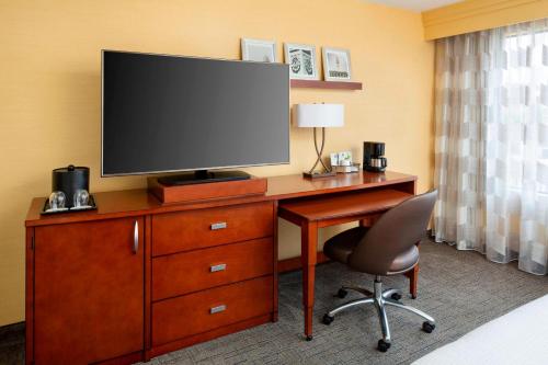 Courtyard by Marriott Fishermans Wharf Image