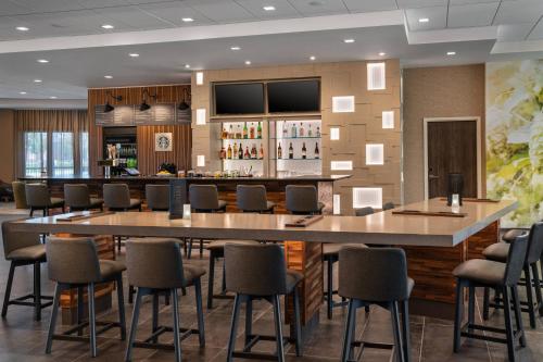 a large dining room with a large table and chairs at Courtyard by Marriott Petaluma Sonoma County in Petaluma