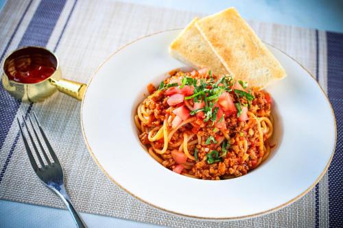 Comida en o cerca de este hotel