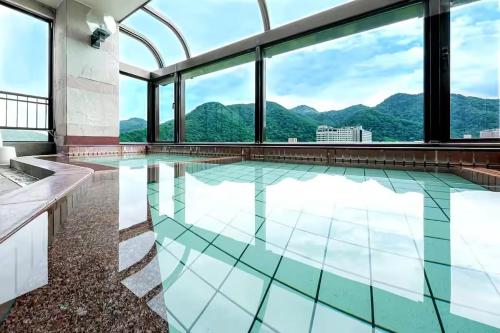 a swimming pool with a view of the mountains at MolinHotels102-アクティビティを満喫できる札幌定山渓 天然温泉付 - W-beds2&S-beds3 in Jozankei